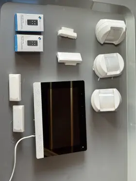 2gig-edg-na-v 2gig 2 Gig Home Alarm System - Complete With Motion And Door Sensors Remote Fobs