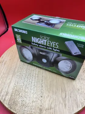 70-decibel Ideaworks 017874021598 Ideaworks-night Eyes Solar Security Motion Light/alarm Black Siren #3